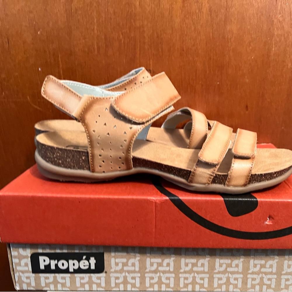 NWT Propet Farrah sandals - size 11